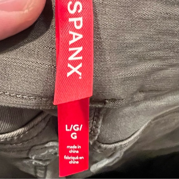 Spanx Stretch Twill Gray Ankle Cargo Pants Women’s Size Large 28” inseam - Picture 3 of 4